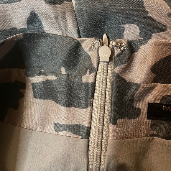 Banana Republic Pleated Pencil Skirt Size 0P - Picture 6 of 9